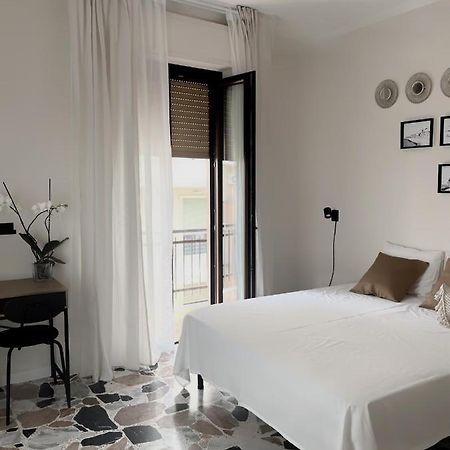 Leonardo Da Vinci Rooms Алгеро Екстериор снимка